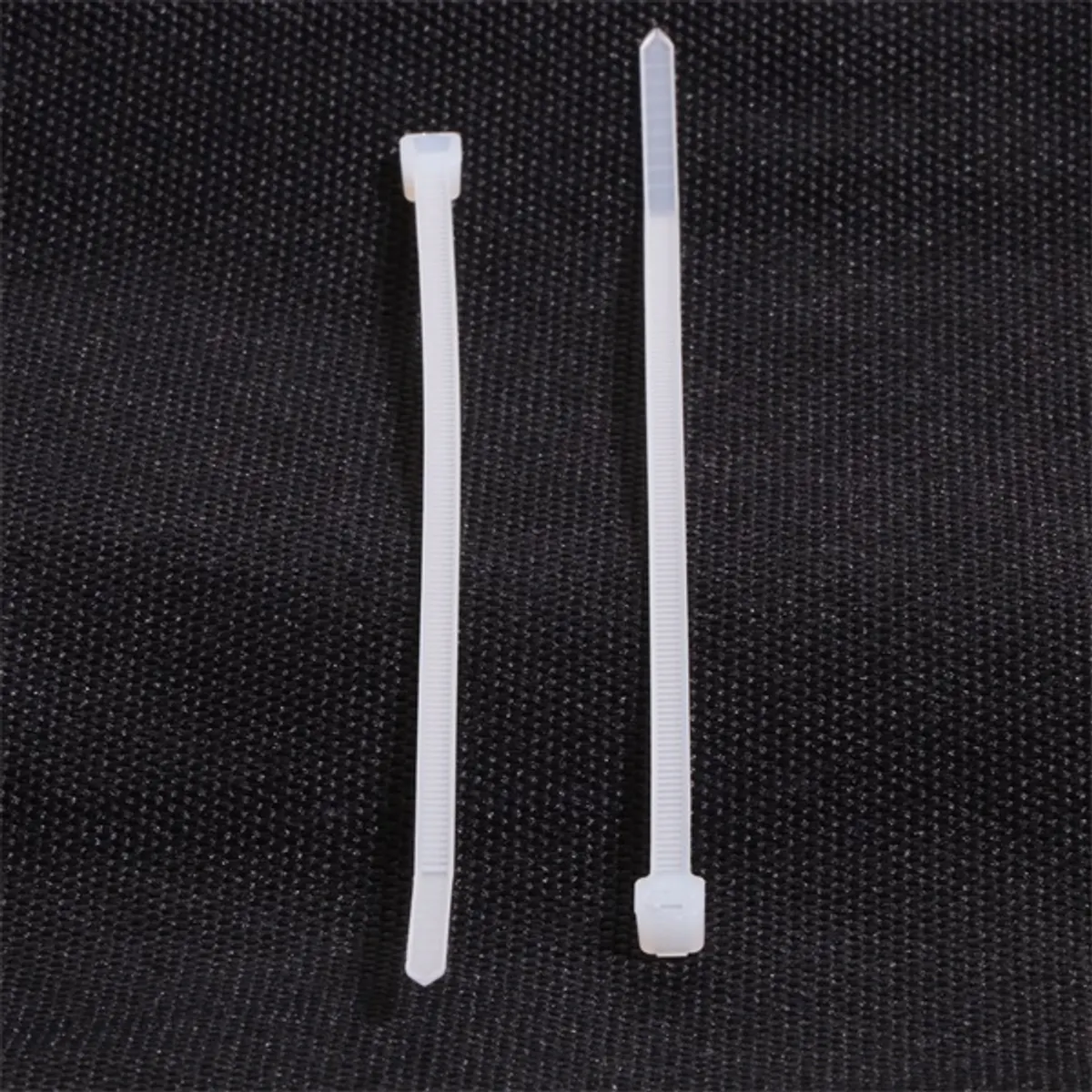 IRIS 110267972 kábelkötegelő 450x7,6mm fehér PA6.6 UL94-V2 -40°C–85°C 54 N #8