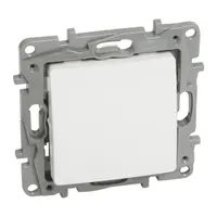 Legrand 764507 Niloé fehér 6A IP20 nyomókapcsoló rugós bekötés egypólusú #2