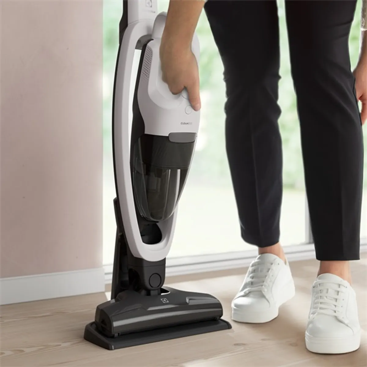 Electrolux Es31cb18sh Clean 300 Akkumulátoros 2000 mA 45 perc Álló porszívó Kivehető kézi egység Van Ciklon #3