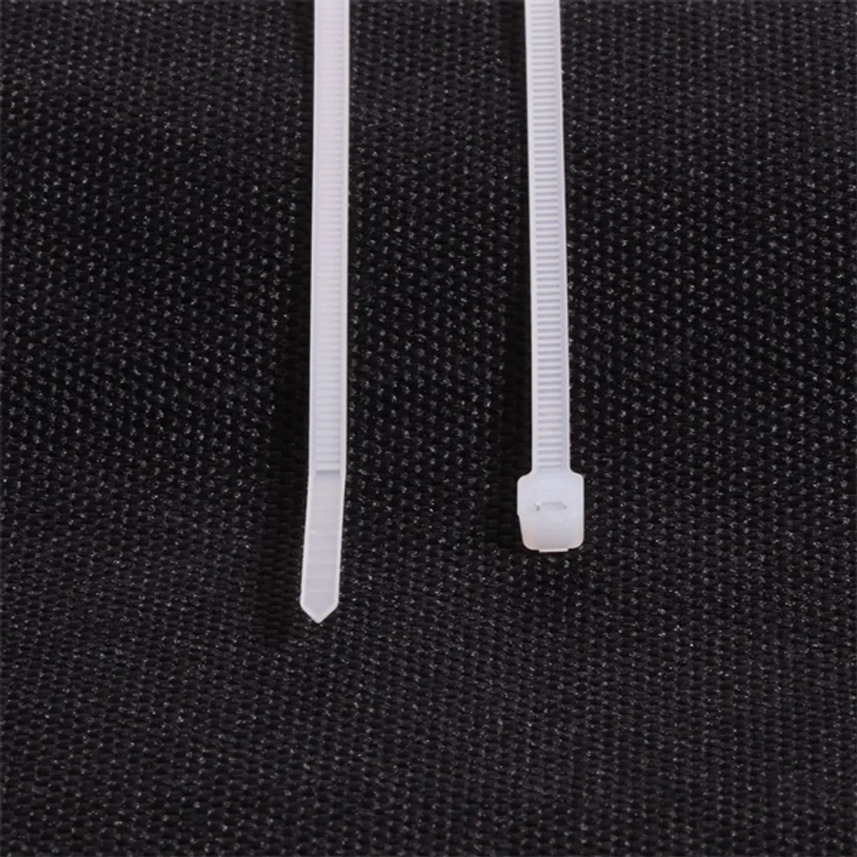 IRIS 110267972 kábelkötegelő 450x7,6mm fehér PA6.6 UL94-V2 -40°C–85°C 54 N #5