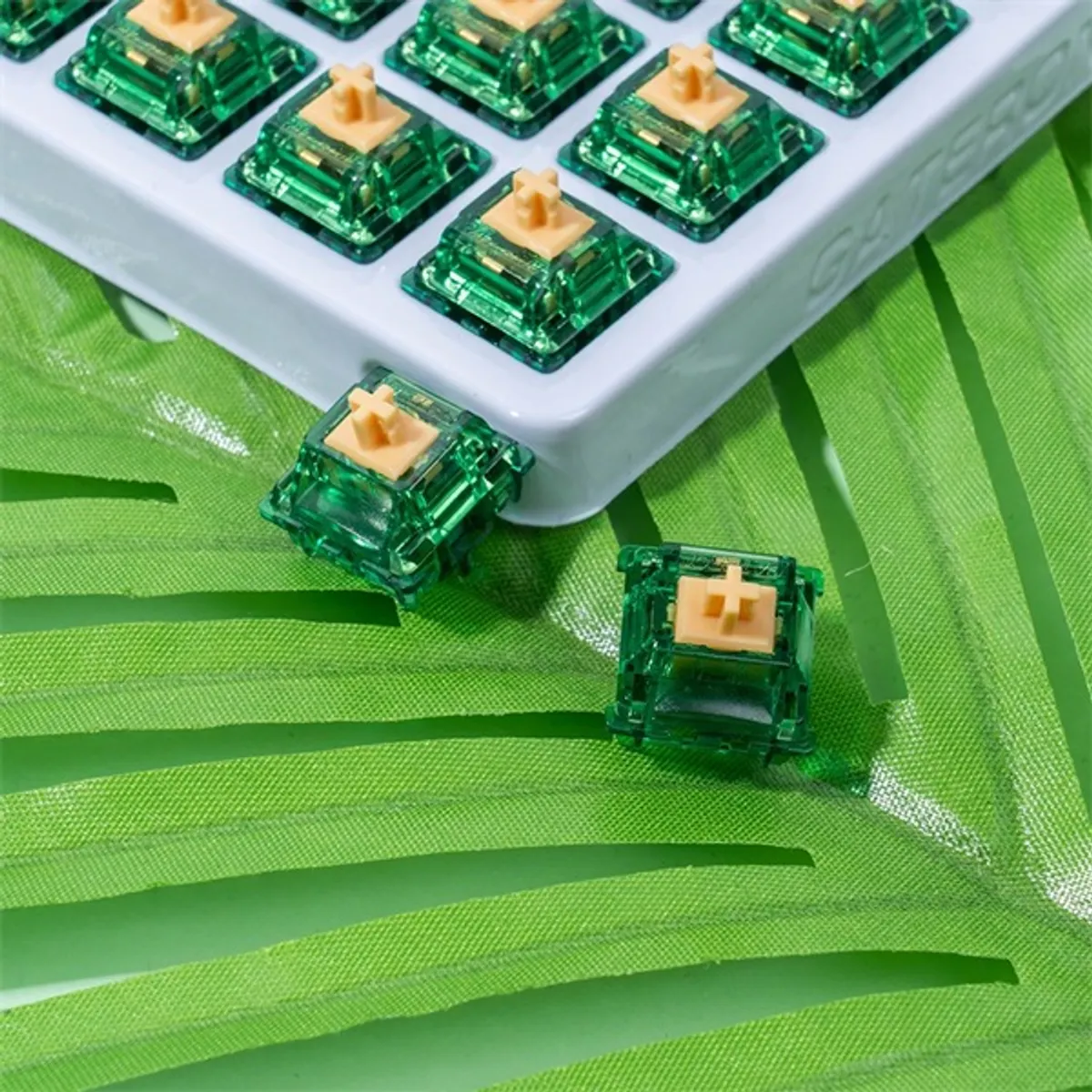 GATERON GATERON_BEER_SWITCH10 Beer switch 50 gf működtetési erő, 2,0 mm előút, 3,4 mm teljes út, háromrétegű érintkezőtűk #4