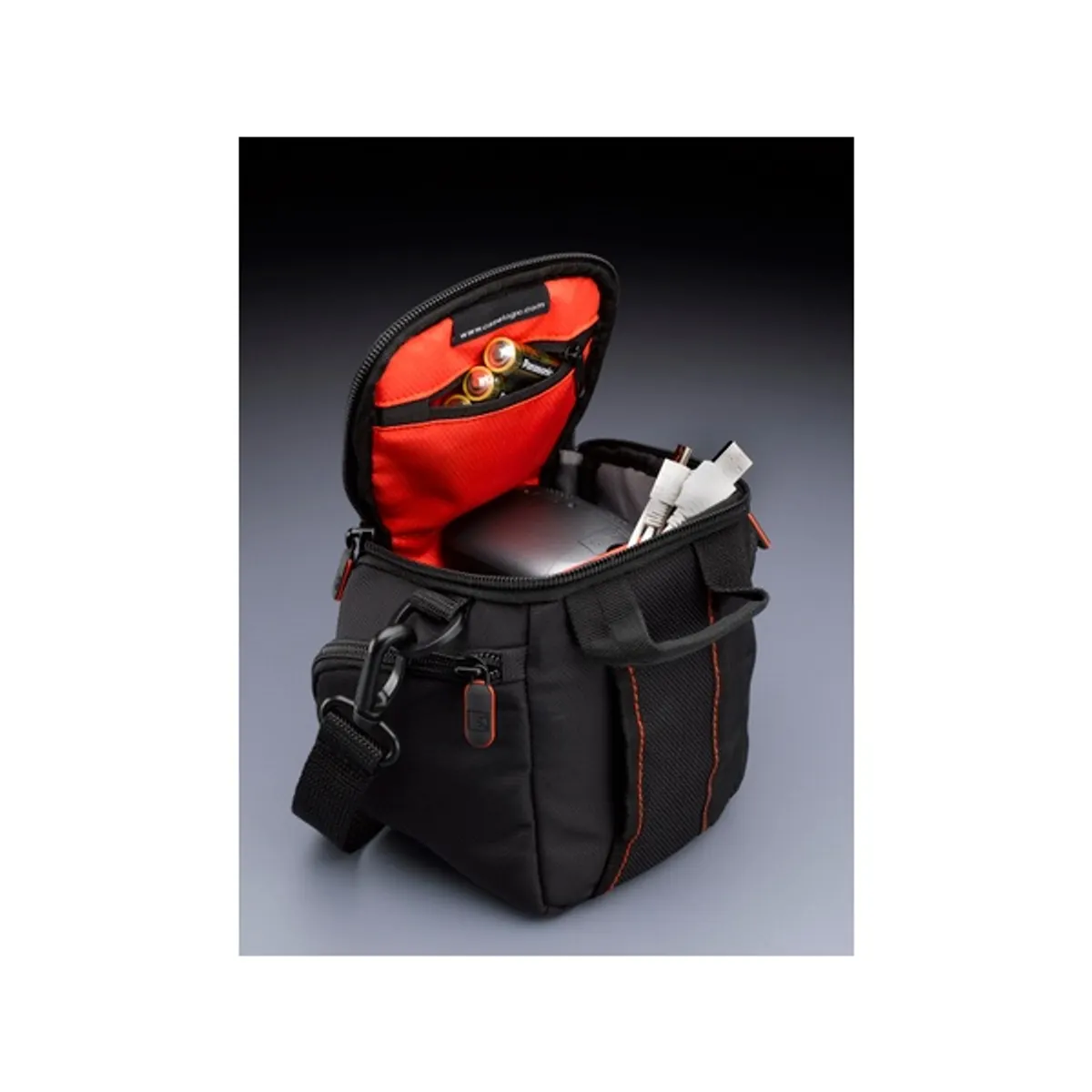 Case Logic DCB-304K Fényképezőgép tok Poliészter fekete 130x85x147 mm belső zseb SD kártyákhoz vállpánt hordozó fogantyú karcolásálló #4