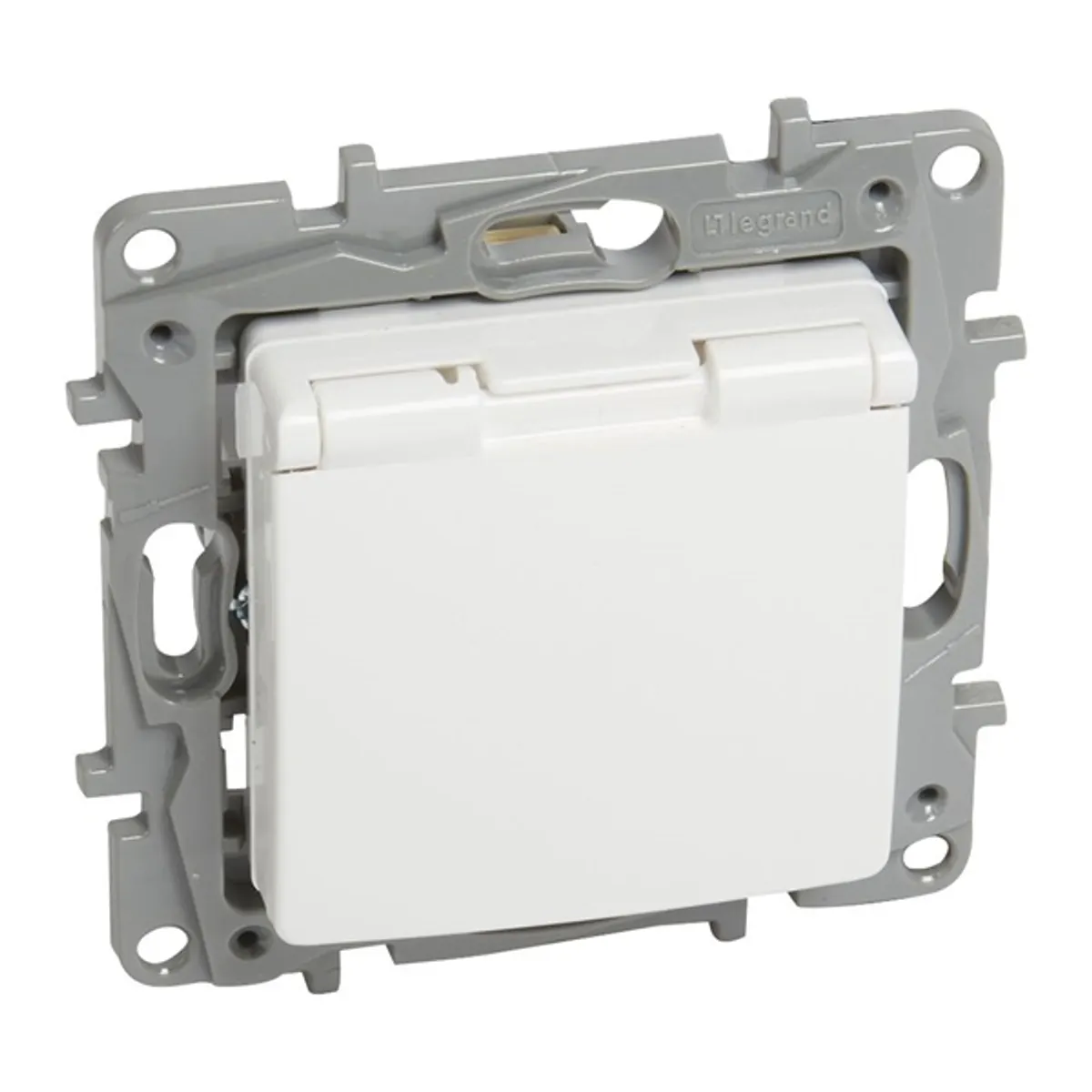Legrand 764532 Niloé 2P-F csatlakozóaljzat fehér csapófedeles gyermekvédelemmel #1