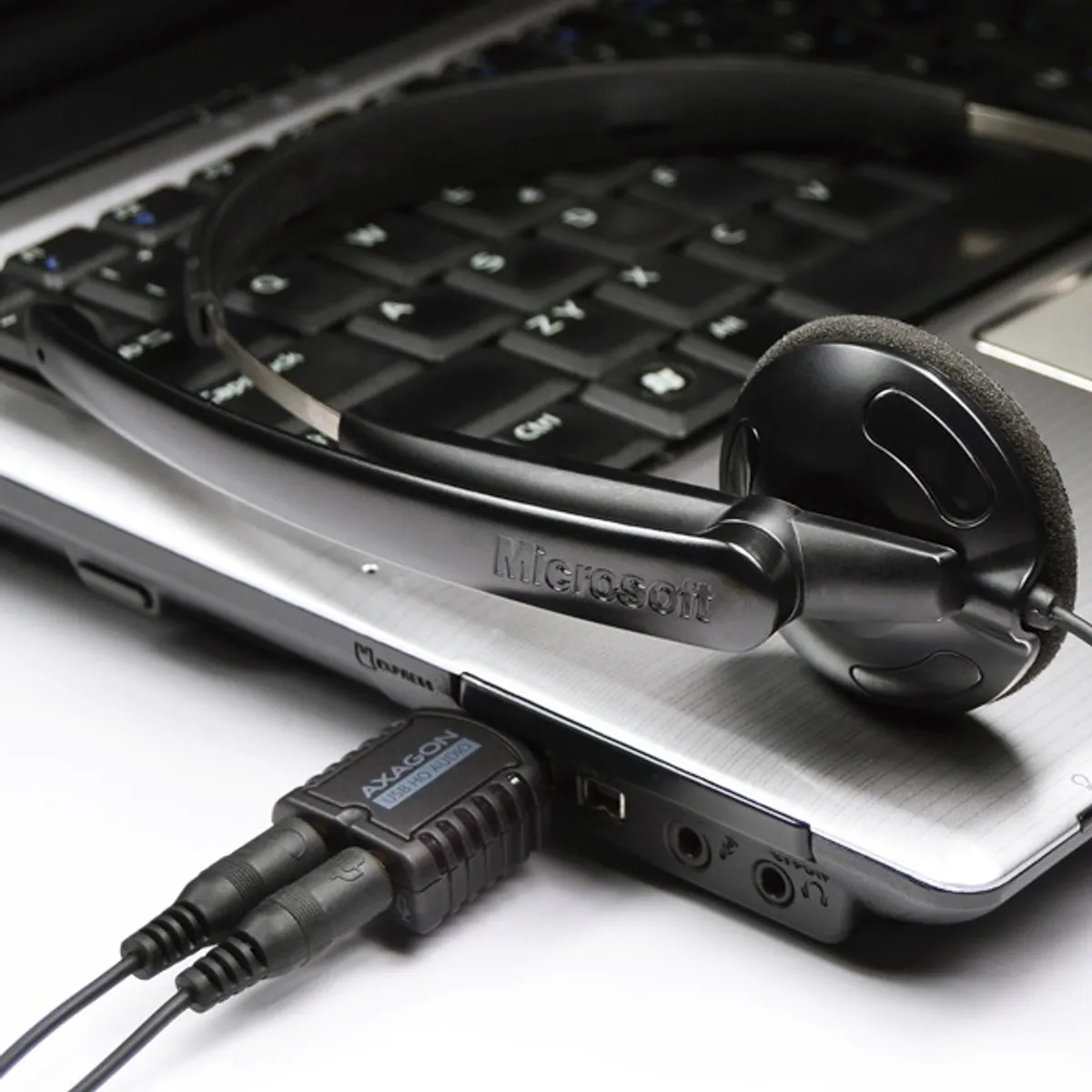 AXAGON ADA-17 USB HQ audió MINI adapter 2 csatornás analóg kimenet 3,5 mm jack mikrofon bemenet 3,5 mm USB 2.0 külső 44.1 48 96 kHz 16 24 bit #5