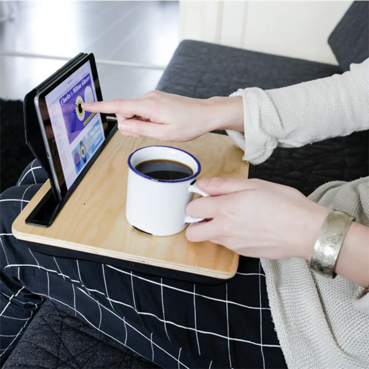 Kikkerland US039W iBed fából készült tablet-tartó #4