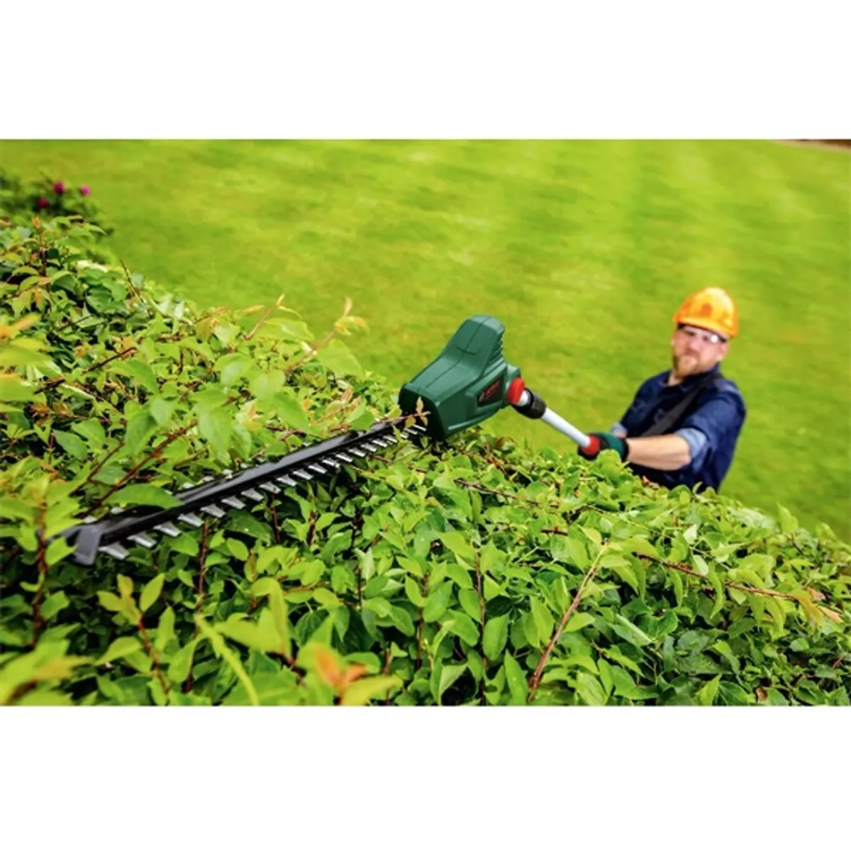 Bosch 06008B3000 UniversalHedgePole 18V teleszkópos sövényvágó 43 cm #2